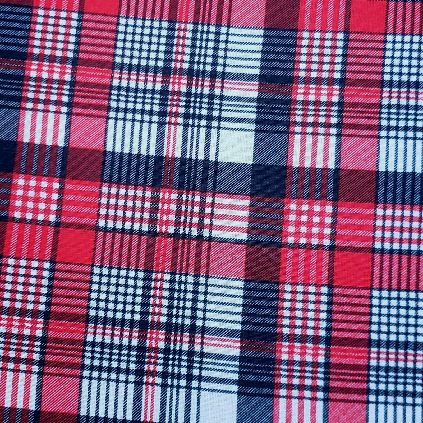 Charlo's Set of 4 Round Placemats Covers 14 Dia inch Plaid Sun of Night